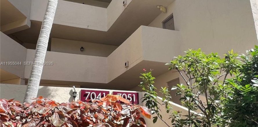 Condominio en Lauderhill, Florida, 2 dormitorios  № 2024870