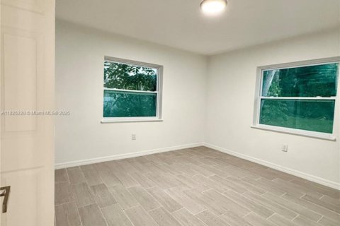 Villa ou maison à vendre à Fort Myers, Floride: 3 chambres № 1938358 - photo 7