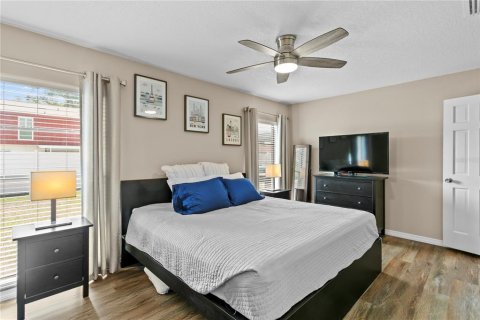 House in Tampa, Florida 3 bedrooms, 142.42 sq.m. № 2142443 - photo 21