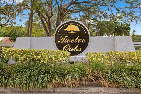 House in Tampa, Florida 3 bedrooms, 142.42 sq.m. № 2142443 - photo 2