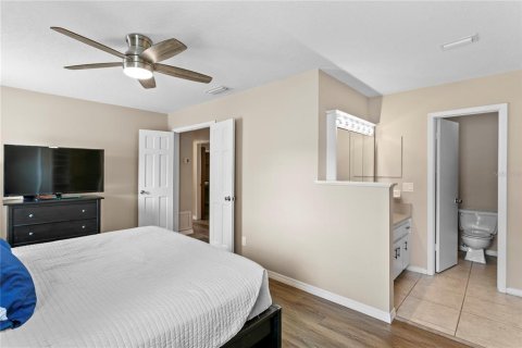 House in Tampa, Florida 3 bedrooms, 142.42 sq.m. № 2142443 - photo 22