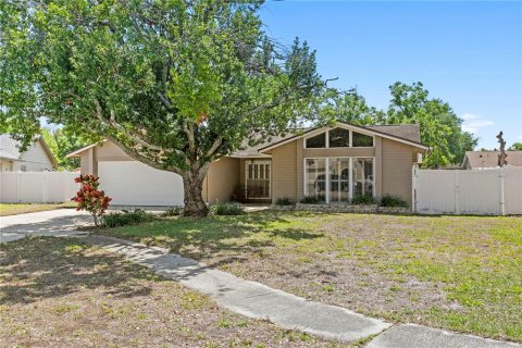 House in Tampa, Florida 3 bedrooms, 142.42 sq.m. № 2142443 - photo 3