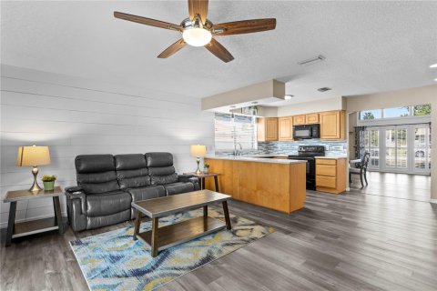 House in Tampa, Florida 3 bedrooms, 142.42 sq.m. № 2142443 - photo 16