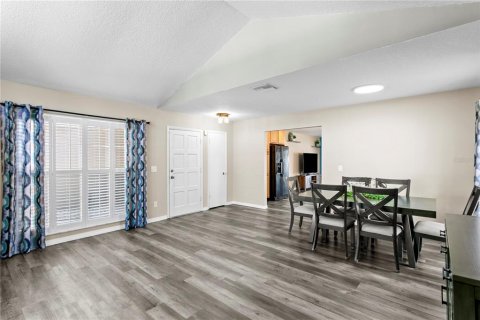 House in Tampa, Florida 3 bedrooms, 142.42 sq.m. № 2142443 - photo 6