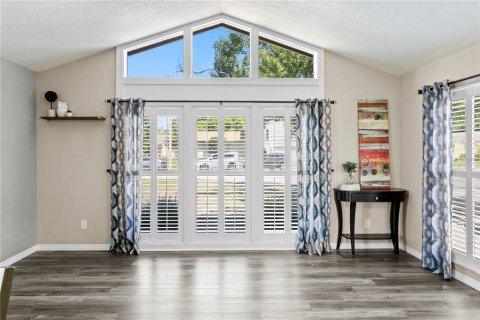 House in Tampa, Florida 3 bedrooms, 142.42 sq.m. № 2142443 - photo 9
