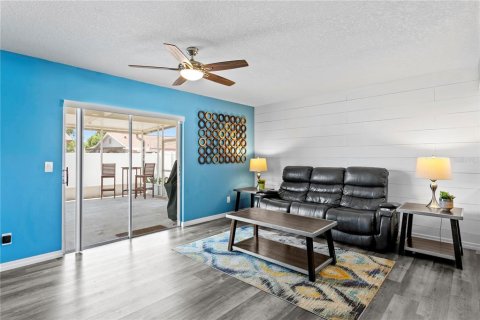 House in Tampa, Florida 3 bedrooms, 142.42 sq.m. № 2142443 - photo 17