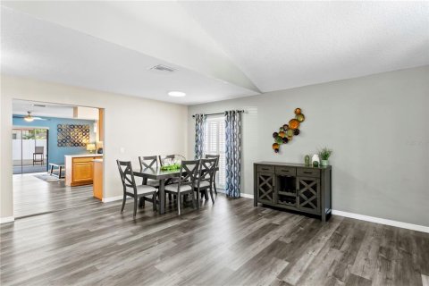 House in Tampa, Florida 3 bedrooms, 142.42 sq.m. № 2142443 - photo 10