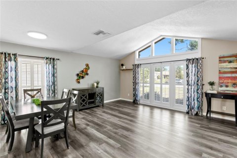 House in Tampa, Florida 3 bedrooms, 142.42 sq.m. № 2142443 - photo 5