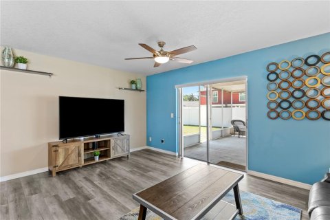 House in Tampa, Florida 3 bedrooms, 142.42 sq.m. № 2142443 - photo 19