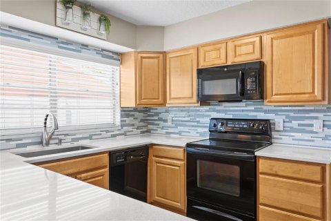 House in Tampa, Florida 3 bedrooms, 142.42 sq.m. № 2142443 - photo 12