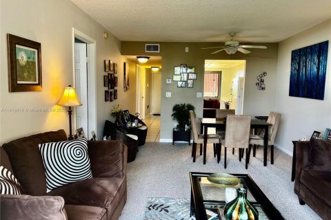 Снять в аренду кондоминиум в Плантация, Флорида 2 спальни, 90.12м2, № 1973348 - фото 4