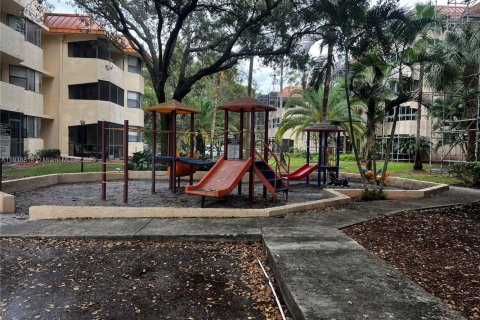 Снять в аренду кондоминиум в Плантация, Флорида 2 спальни, 90.12м2, № 1973348 - фото 15