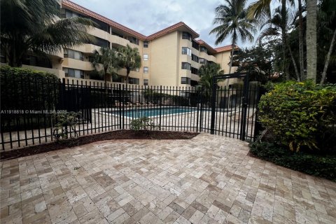 Снять в аренду кондоминиум в Плантация, Флорида 2 спальни, 90.12м2, № 1973348 - фото 3