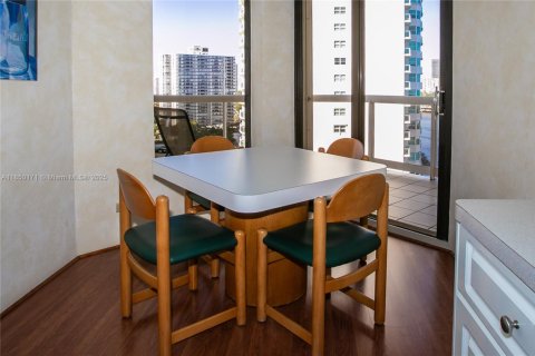 Condominio en venta en Aventura, Florida, 2 dormitorios, 150.69 m2 № 1854928 - foto 7