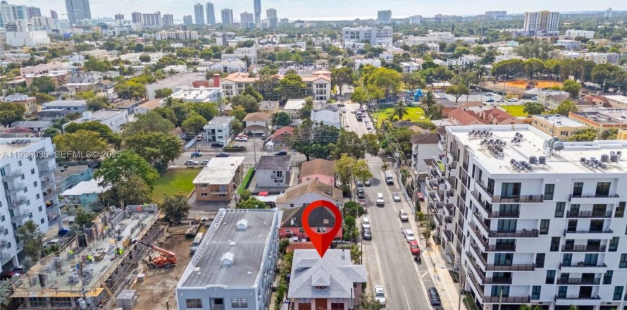 Commercial property in Miami, Florida № 2152560