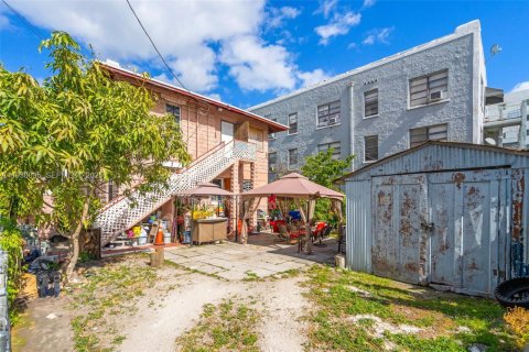 Commercial property in Miami, Florida № 2152560 - photo 14