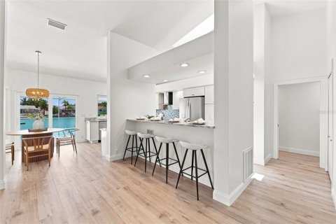 Купить виллу или дом в Галфпорта, Флорида 8 комнат, 324.97м2, № 2306039 - фото 24