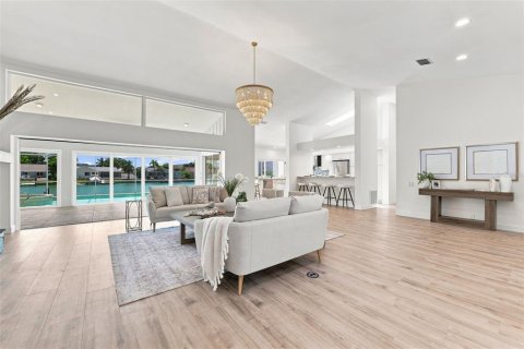 Купить виллу или дом в Галфпорта, Флорида 8 комнат, 324.97м2, № 2306039 - фото 13