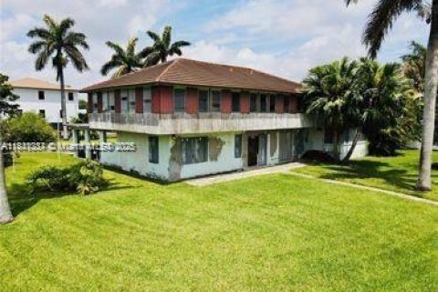 Casa en venta en Miami, Florida, 4 dormitorios, 268.86 m2 № 1832265 - foto 23