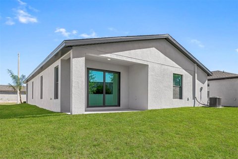 House in Spring Hill, Florida 3 bedrooms, 139.17 sq.m. № 1885897 - photo 2