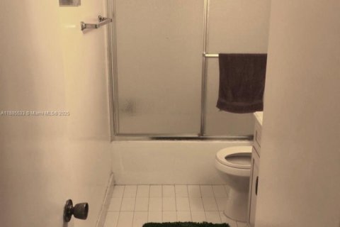 Condo in Hallandale Beach, Florida, 2 bedrooms  № 1978986 - photo 6