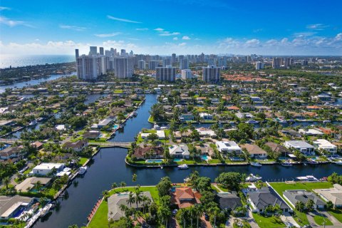 Condo in Hallandale Beach, Florida, 2 bedrooms  № 1978986 - photo 20