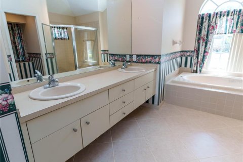 Villa ou maison à vendre à New Port Richey, Floride: 4 chambres, 224.82 m2 № 2323274 - photo 24