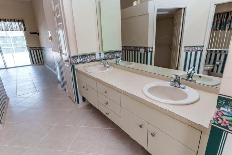 Villa ou maison à vendre à New Port Richey, Floride: 4 chambres, 224.82 m2 № 2323274 - photo 28