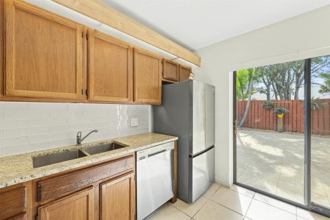 Touwnhouse à vendre à Stuart, Floride: 2 chambres, 119.66 m2 № 2375056 - photo 11