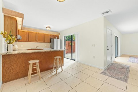 Touwnhouse à vendre à Stuart, Floride: 2 chambres, 119.66 m2 № 2375056 - photo 7