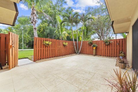 Touwnhouse à vendre à Stuart, Floride: 2 chambres, 119.66 m2 № 2375056 - photo 3