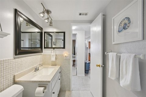 Condo in South Pasadena, Florida, 2 bedrooms № 2219051 - photo 25