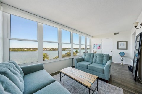 Condo in South Pasadena, Florida, 2 bedrooms № 2219051 - photo 20