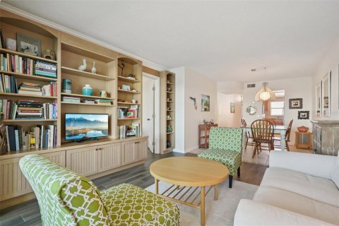 Condo in South Pasadena, Florida, 2 bedrooms № 2219051 - photo 16