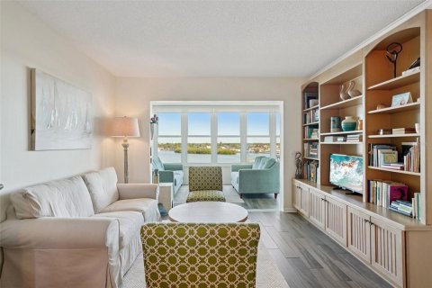 Condo in South Pasadena, Florida, 2 bedrooms № 2219051 - photo 15