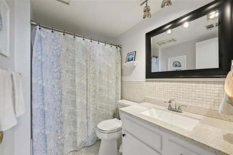 Condo in South Pasadena, Florida, 2 bedrooms № 2219051 - photo 24