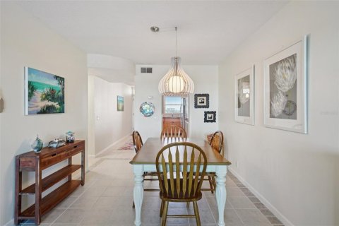 Condo in South Pasadena, Florida, 2 bedrooms № 2219051 - photo 12