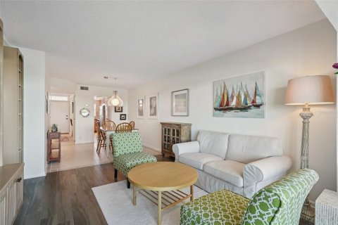 Condo in South Pasadena, Florida, 2 bedrooms № 2219051 - photo 18