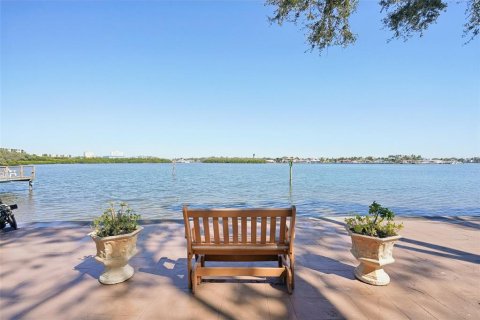 Condo in South Pasadena, Florida, 2 bedrooms № 2219051 - photo 30