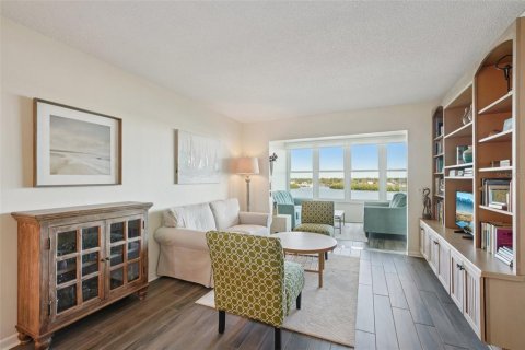 Condo in South Pasadena, Florida, 2 bedrooms № 2219051 - photo 14