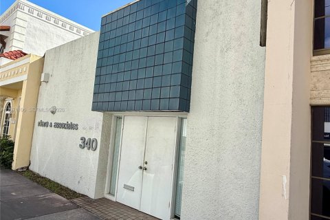 Commercial property in Coral Gables, Florida № 2032720 - photo 2