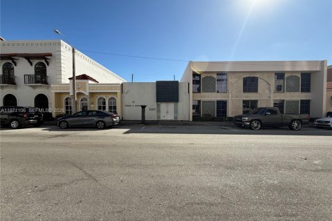 Commercial property in Coral Gables, Florida № 2032720