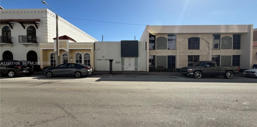 Commercial property in Coral Gables, Florida № 2032720