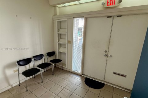 Commercial property in Coral Gables, Florida № 2032720 - photo 7