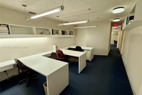 Commercial property in Coral Gables, Florida № 2032720 - photo 5