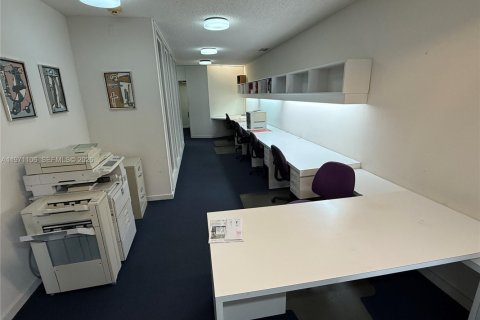 Commercial property in Coral Gables, Florida № 2032720 - photo 8