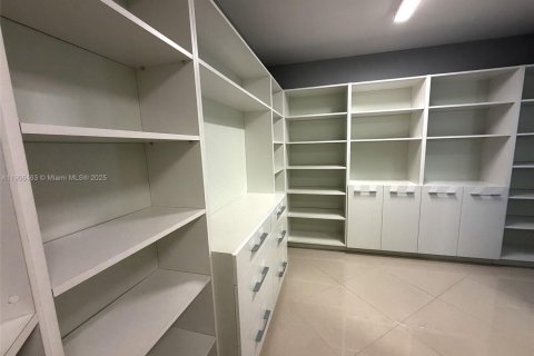 Copropriété à louer à Miami, Floride: 4 chambres, 231.79 m2 № 1957178 - photo 19