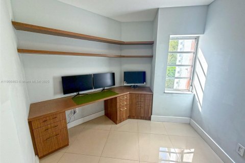 Copropriété à louer à Miami, Floride: 4 chambres, 231.79 m2 № 1957178 - photo 27