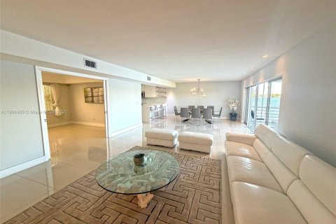 Copropriété à louer à Miami, Floride: 4 chambres, 231.79 m2 № 1957178 - photo 2