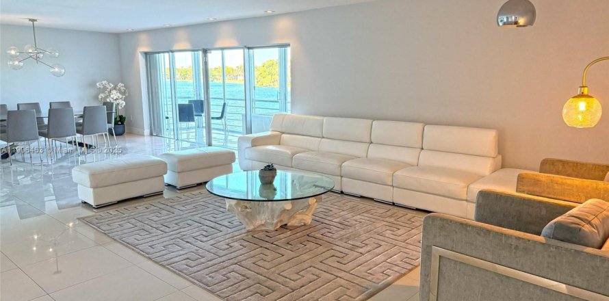 Condo à Miami, Floride, 4 chambres № 1957178